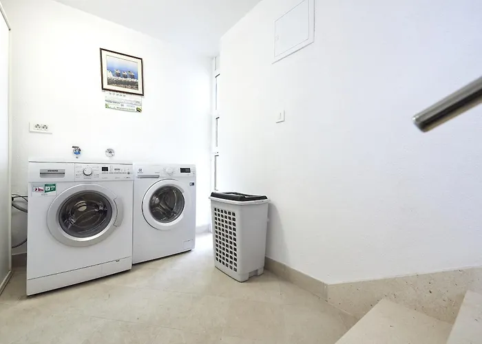 公寓 Mavarstica 17803c *